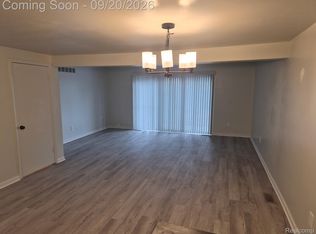 15940 W Eleven Mile Rd, Southfield, MI 48076