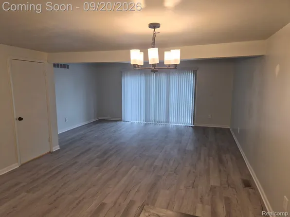 15940 W Eleven Mile Rd, Southfield, MI 48076