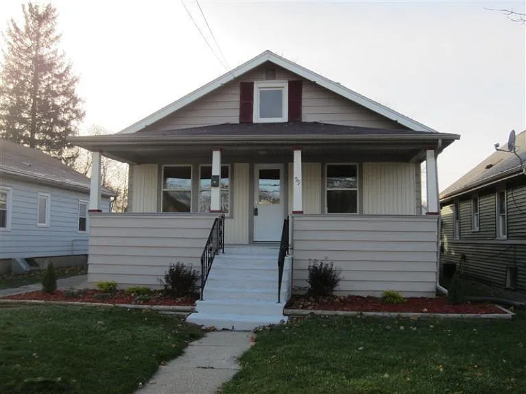 59 East Ave N photo 1