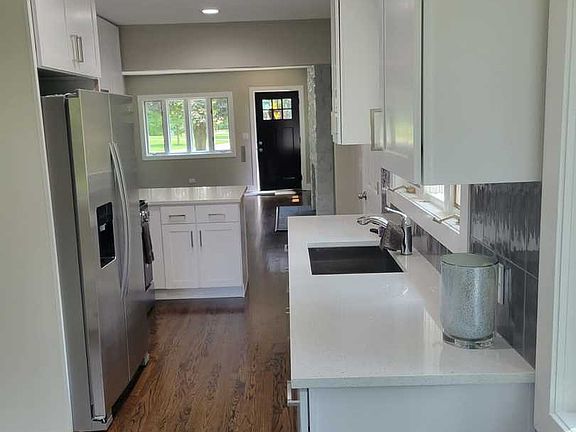 3rd image of 1826 E River Dr