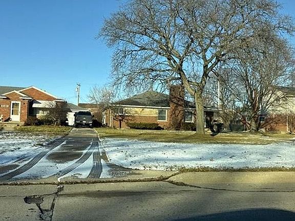 3rd image of 22525 E Eight Mile Rd