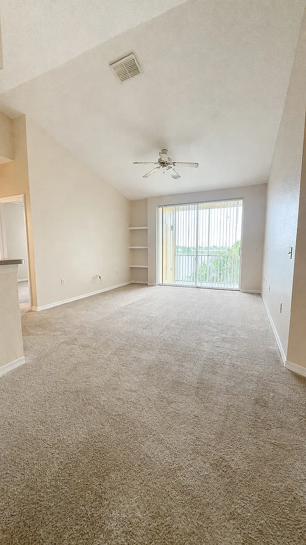 2 bed 2 bath condo in Visconti West Condominium in Maitland — Photo 4