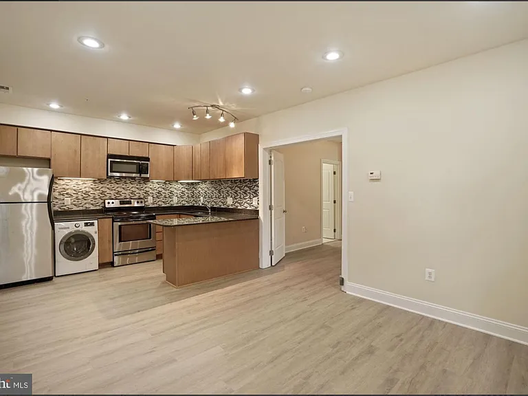 660 Morton Pl NE #2 — Photo 5