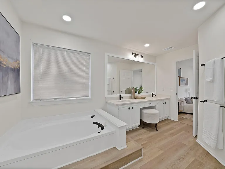 7548 Meadow Creek Dr — Photo 16