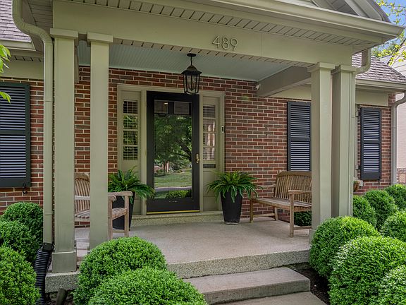 2nd image of 489 Hart Rd