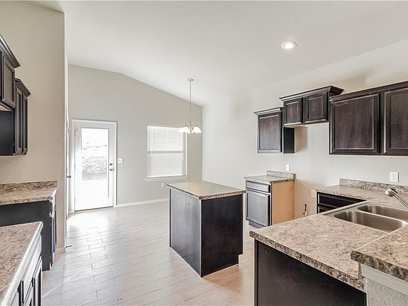 4th image of 5943 Megan St