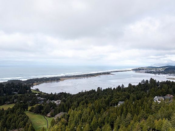 4th image of 481 Lookout Dr