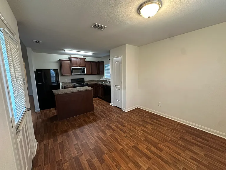 1818 Clegg St — Photo 20