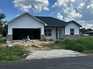 807 W State St, Madisonville, TX 77864