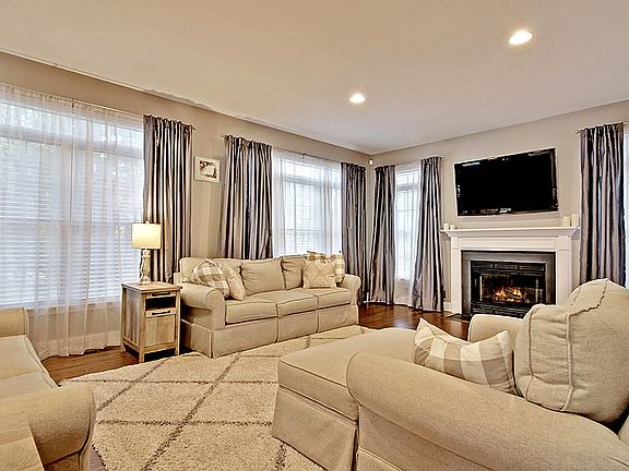 3rd image of 89 Loft Dr