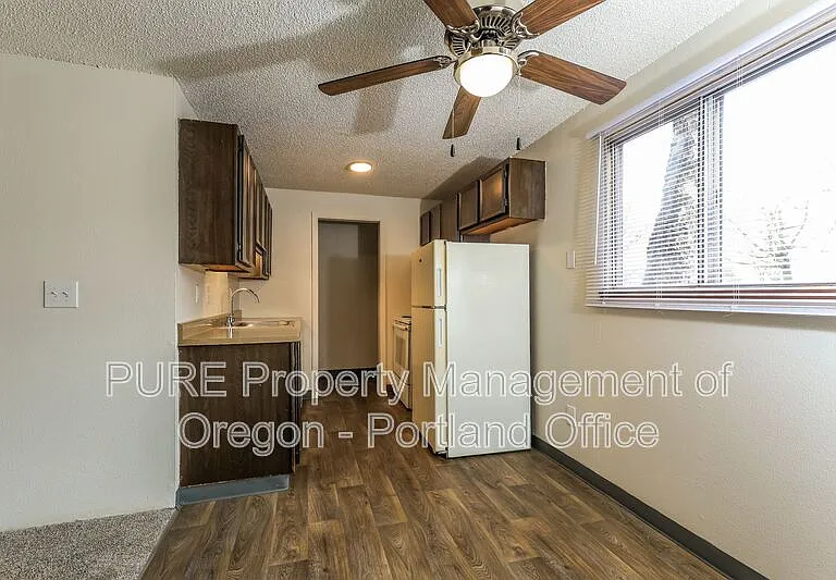 Parkway Garden — Photo 95