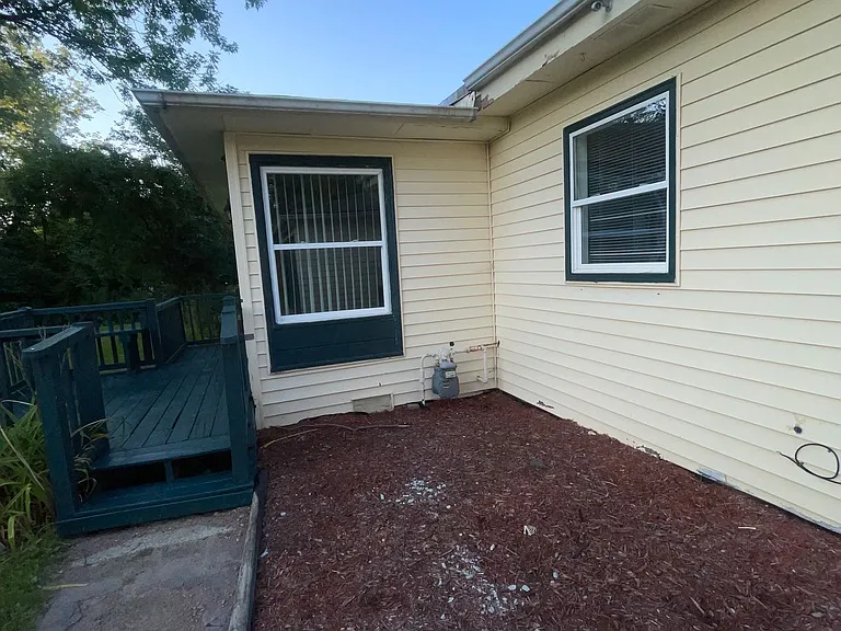 2515 Hermon Ave — Photo 2