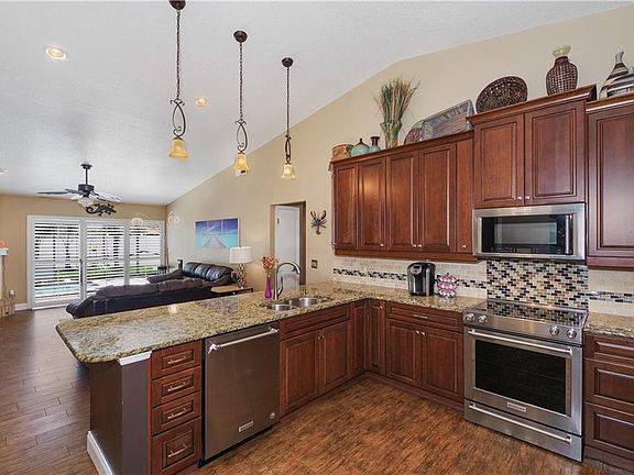 4th image of 644 White River Dr