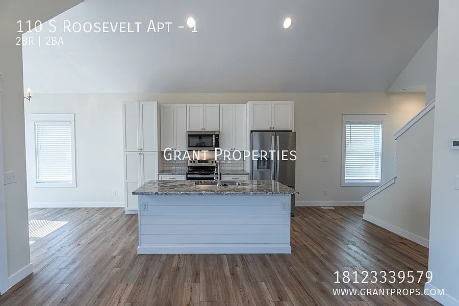 110 S Roosevelt St — Photo 4