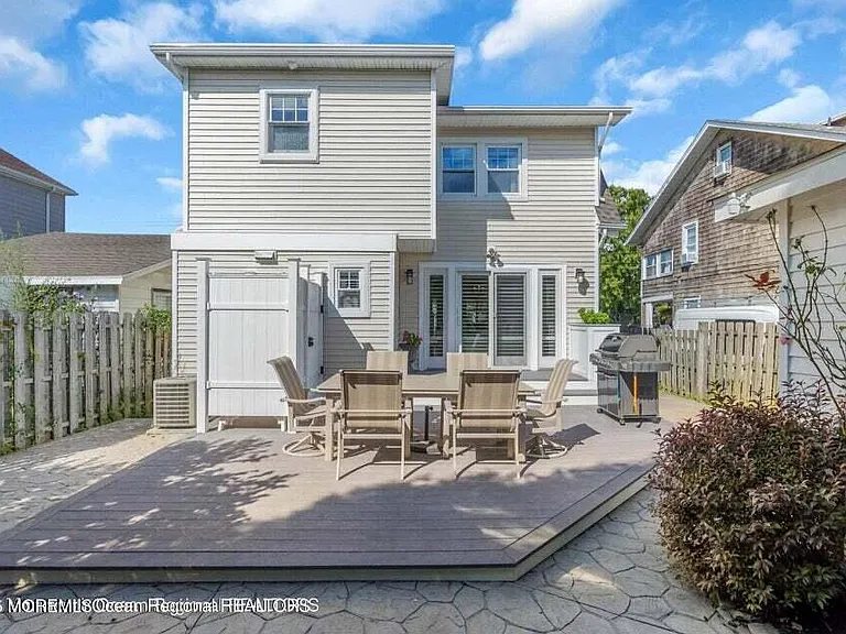 321 14th Ave — Photo 24
