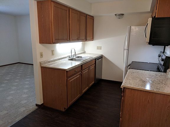 3rd image of 3620 Farnham Dr Unit 4