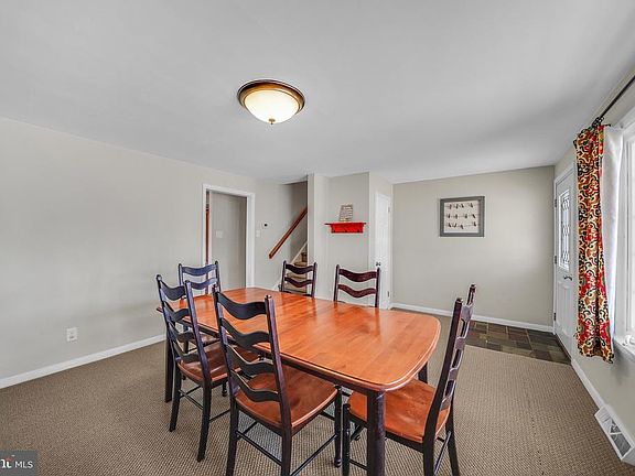 4th image of 410 E Pennsylvania Ave