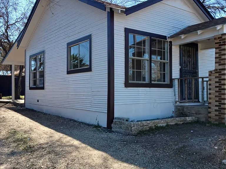 414 W Theo Ave — Photo 17