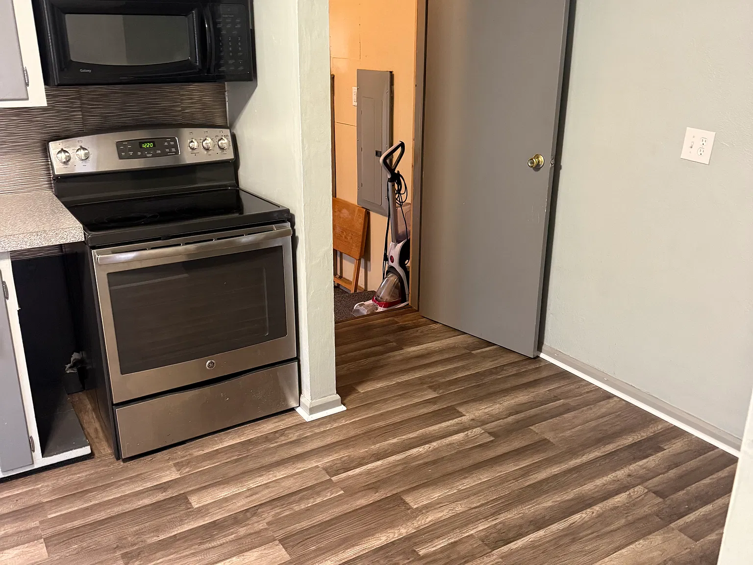 2 bed, 840 sqft, $1,350 — Photo 3
