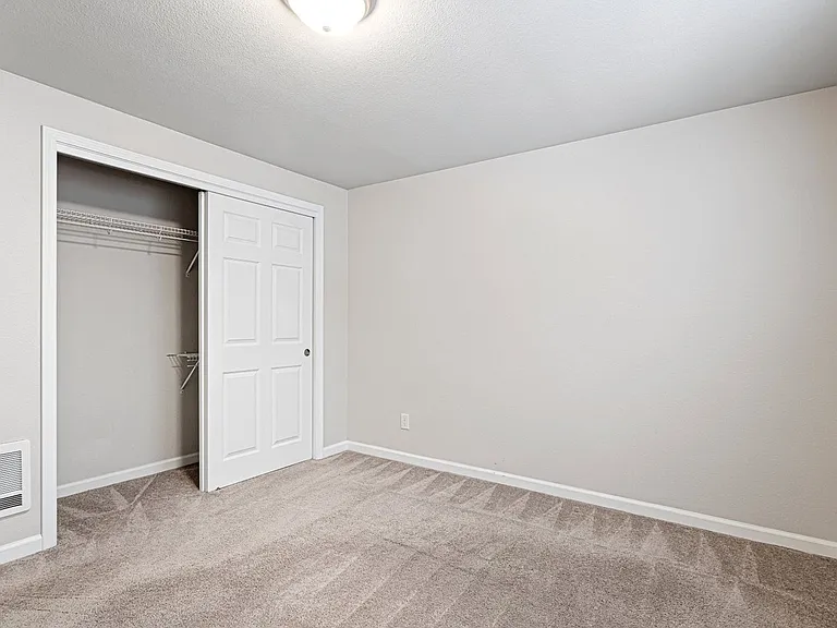 Bayshore Vista Apartments — Photo 13