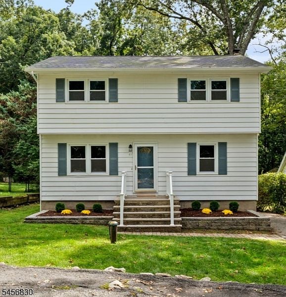 1st image of 61 Bellot Rd
