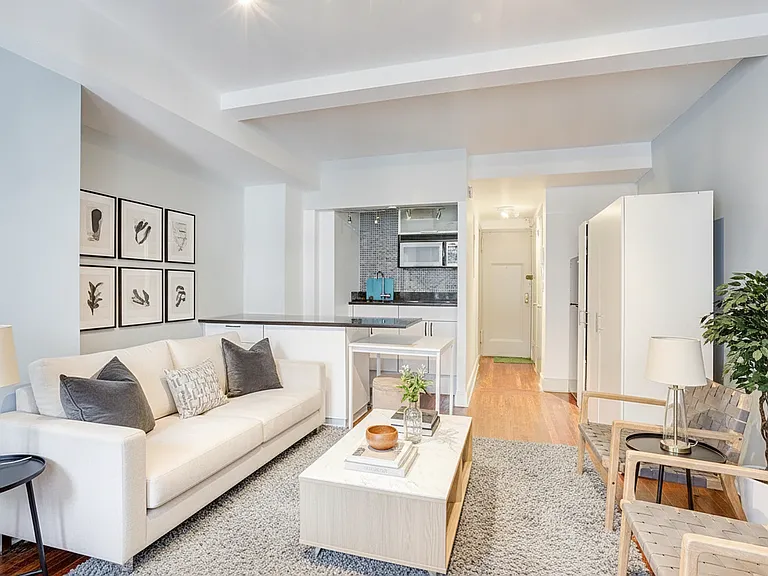 320 E 42nd St #1207 — Photo 2