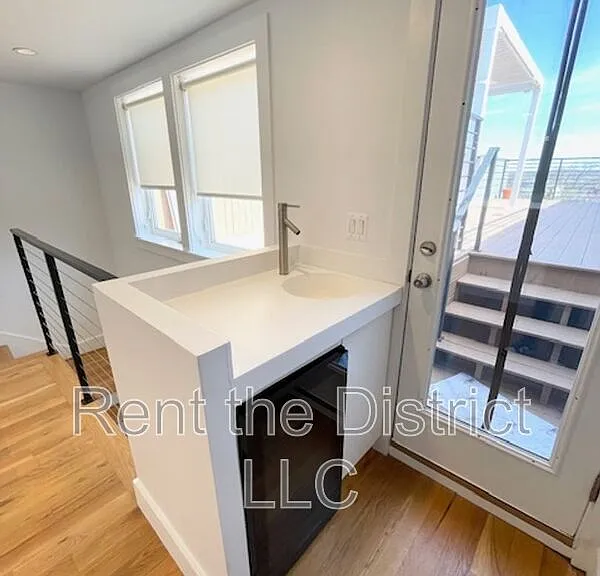 254 15th St SE #5 — Photo 10