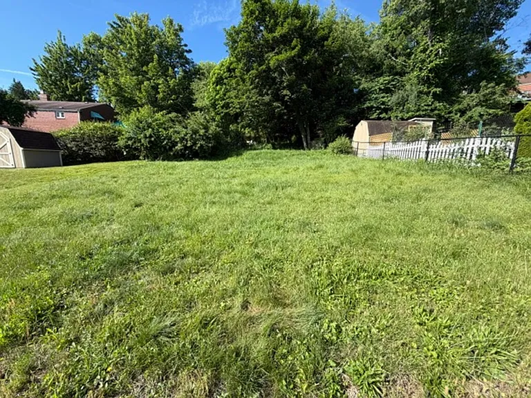 222 Wainwright Ave — Photo 37