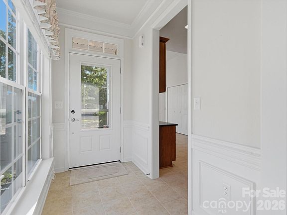 3rd image of 3918 Yosemite Way