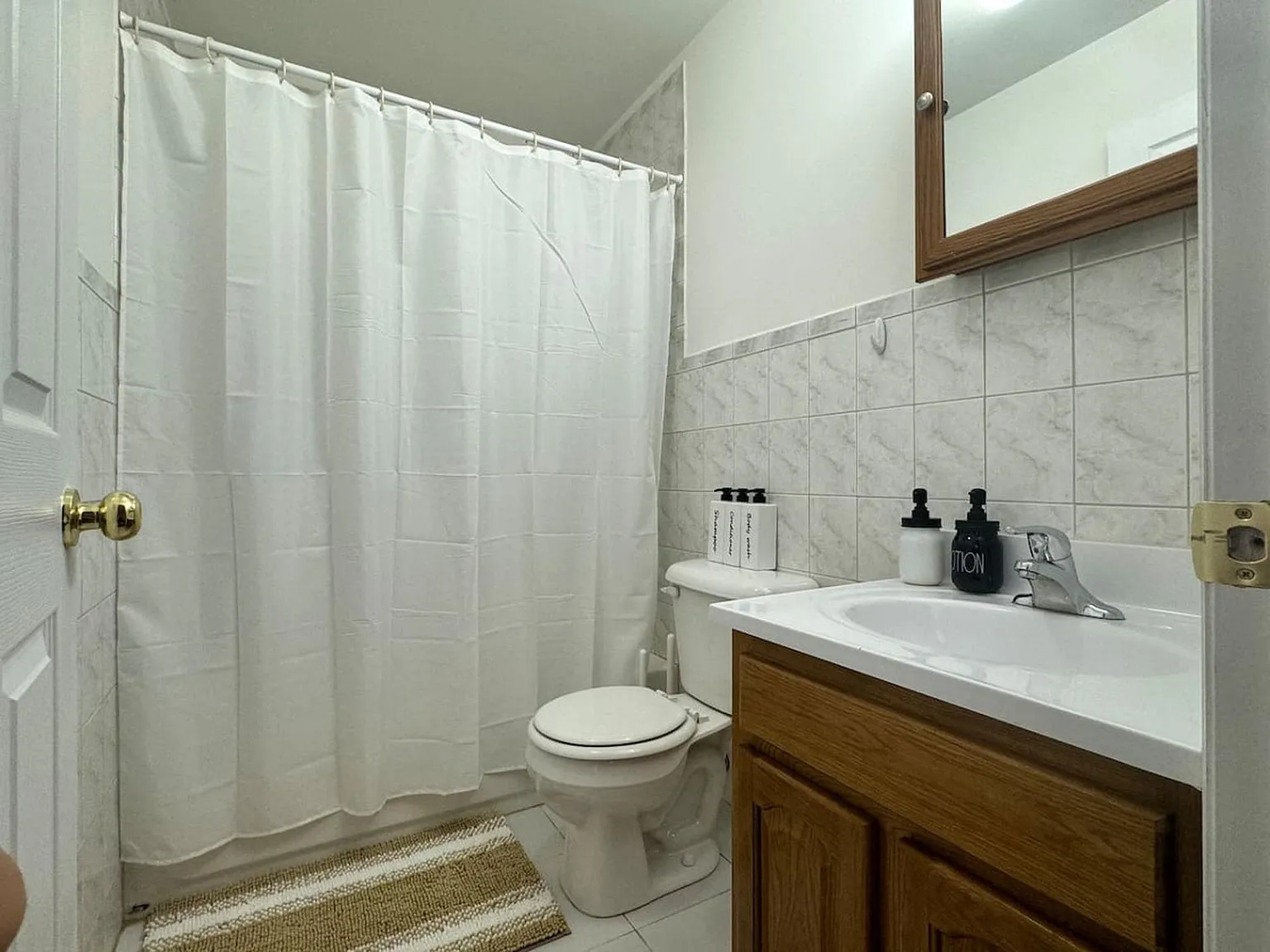 3 bed, 2.0 bath, 1600 sqft, $1,637 — Photo 2