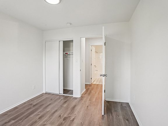 5th image of 422 N Oxford Ave APT 1