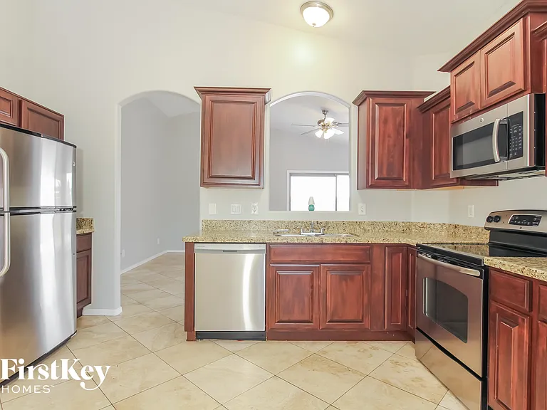 1491 S 171st Ln — Photo 5