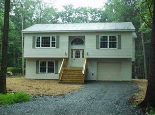 122 Robin Ln, Dingmans Ferry, PA 18328