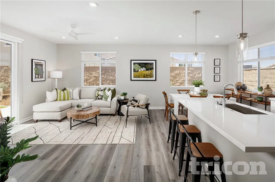 3 bed, 1176 sqft, $3,549 — Photo 4