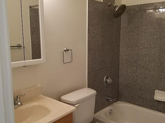 5th image of 2264 Bush St #4