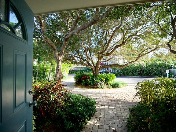 4th image of 421 N Juno Ln