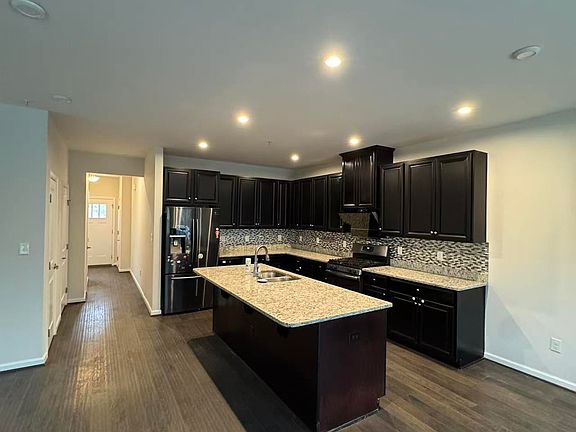 5th image of 161 Mulberry Dr