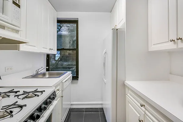 Rented by Anchor Associates | media 26