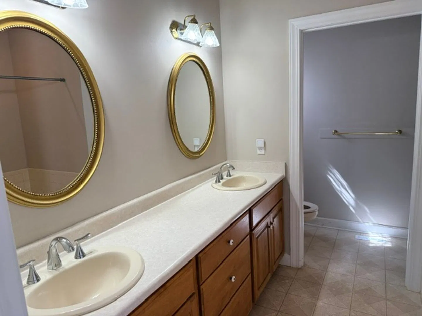 3 bed, 2.0 bath, 1660 sqft, $2,200 — Photo 3