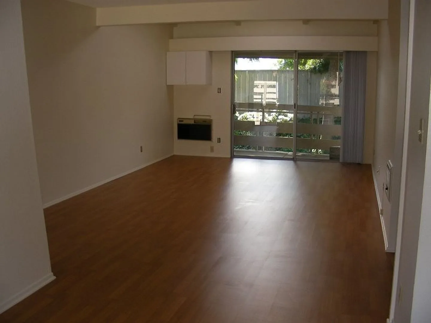 LARGE 1 bedroom condo - Available 09/10/26! — Photo 4