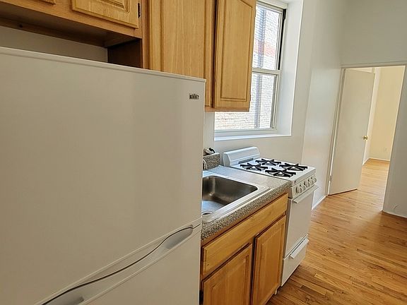 4th image of 305 Columbus Ave #43