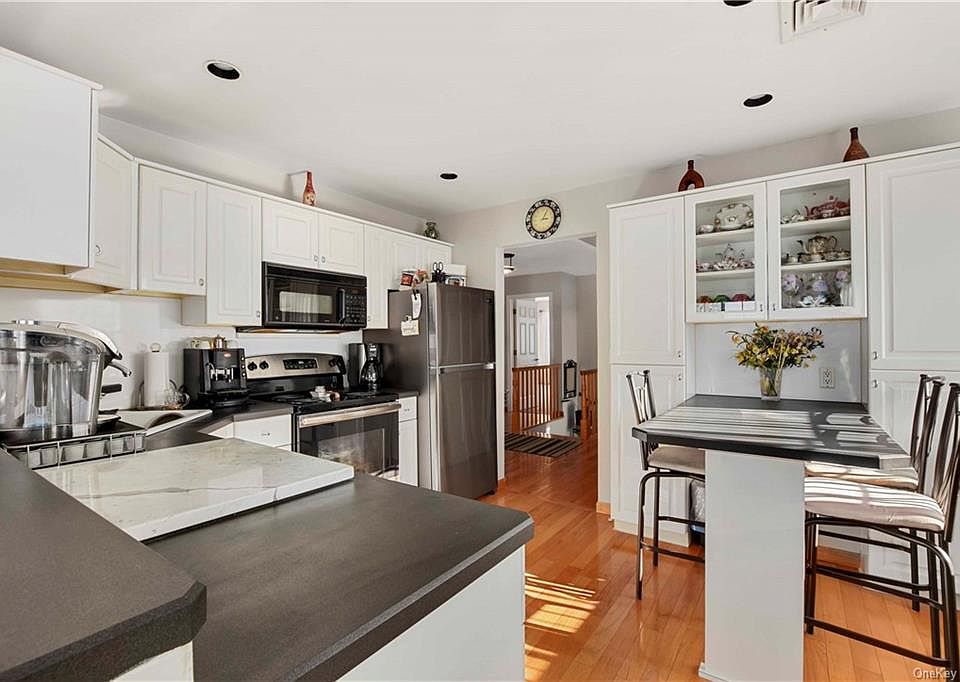 1st image of 702 Orchard Hill Ln