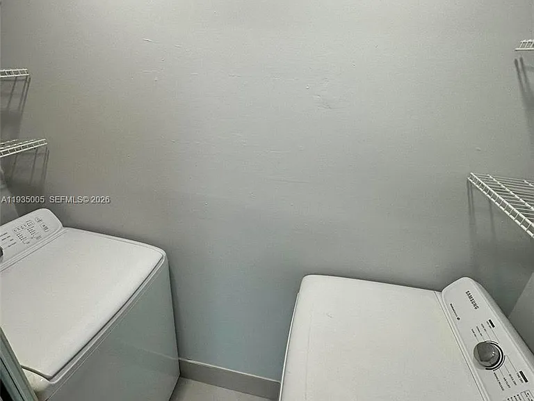 9440 SW 8th St #402 — Photo 33
