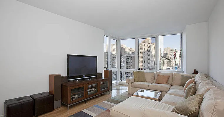 Sold by BLU Real Estate | media 8