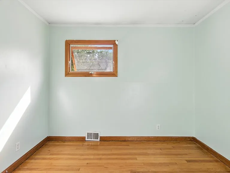 18 Maplewood Dr — Photo 5