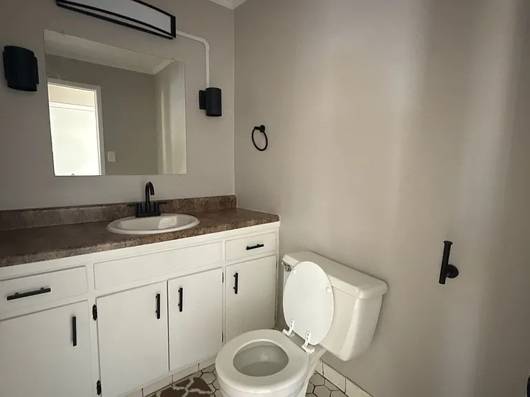 254 Lake Dr #1 — Photo 4