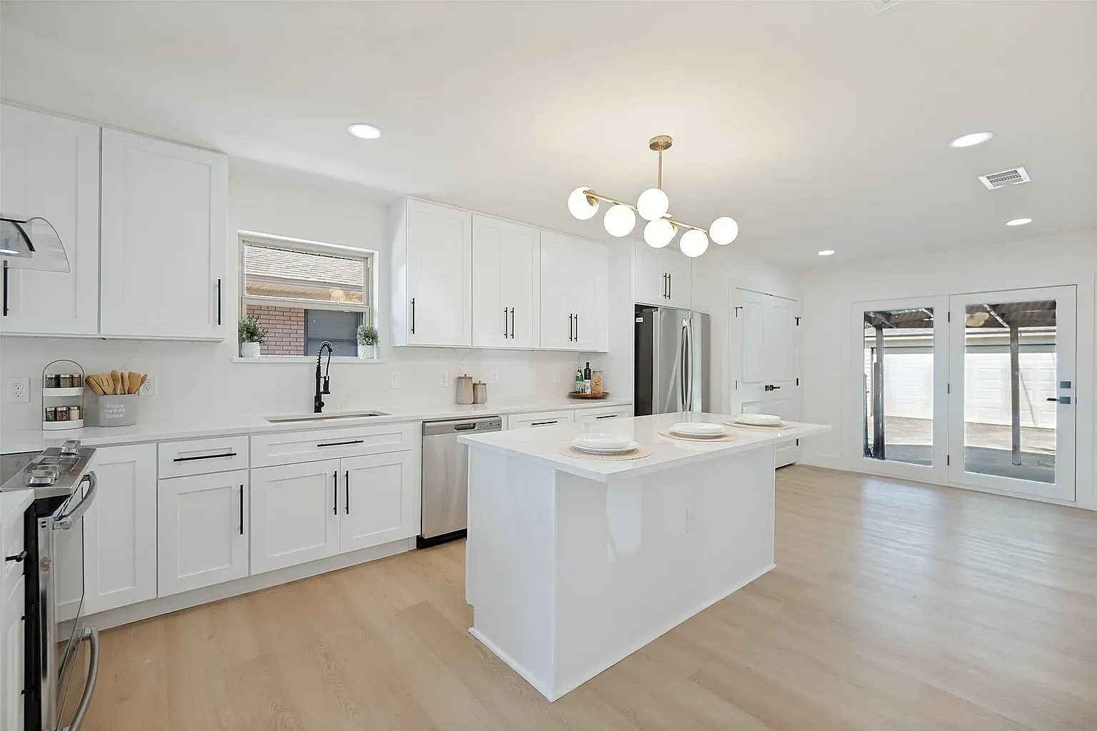 3 bed, 1560 sqft, $2,450 — Photo 1