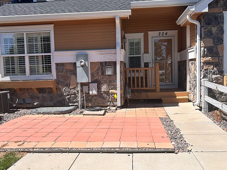 224 Habitat Cir — Photo 1