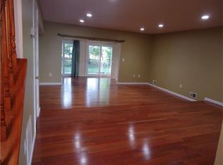 402 Hadleigh Ln, North Brunswick, NJ 08902