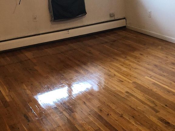 3rd image of 7147 Parsons Blvd #2